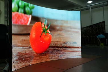 P1.56 영국의 유연한 곡선 스크린